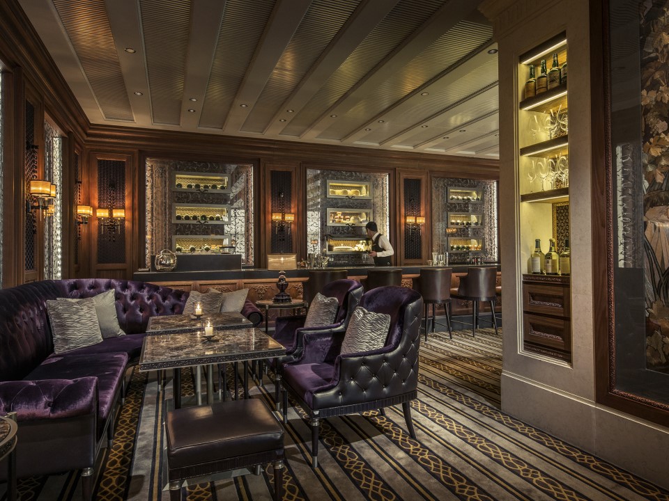 Area bar yang elegan di Caprice Bar, Four Season HK